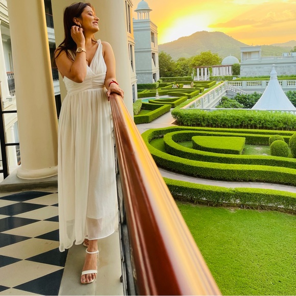 White gathered Strapy  party gown - Picture 6 of 8